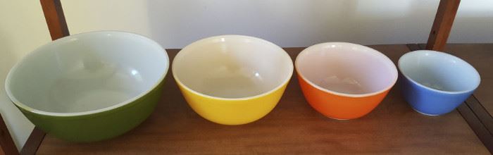 HPT068 Vintage Color Pyrex Nesting Mixing Bowl Set
