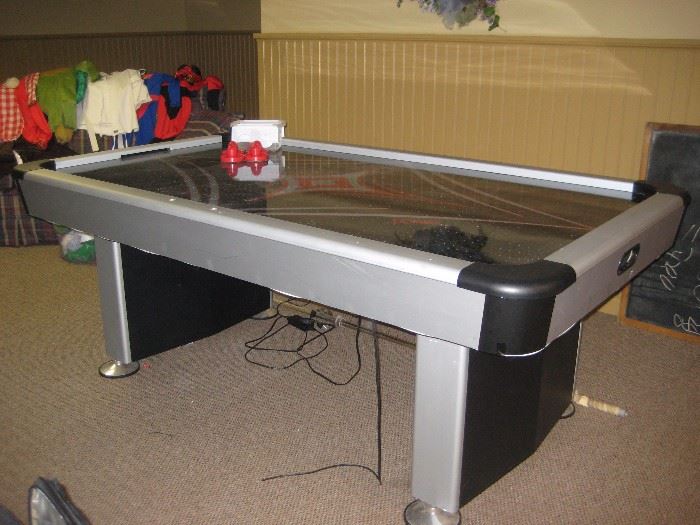 Aeromax air hockey table
