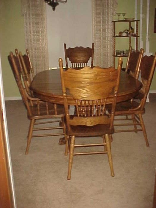 Dining Table w/1 Leaf, 2 Arm Chairs & 4 Side Chairs