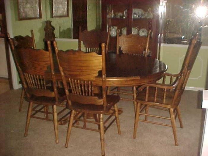 Dining Table w/1 Leaf, 2 Arm Chairs & 4 Side Chairs