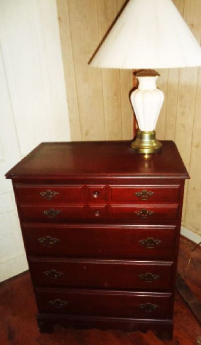 Vintage 4-drawer Dresser