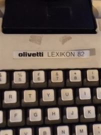 Olivetti Lexikon 82 typewriter