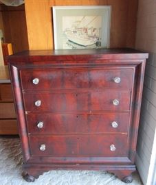 Mahogany veneer chest of drawers