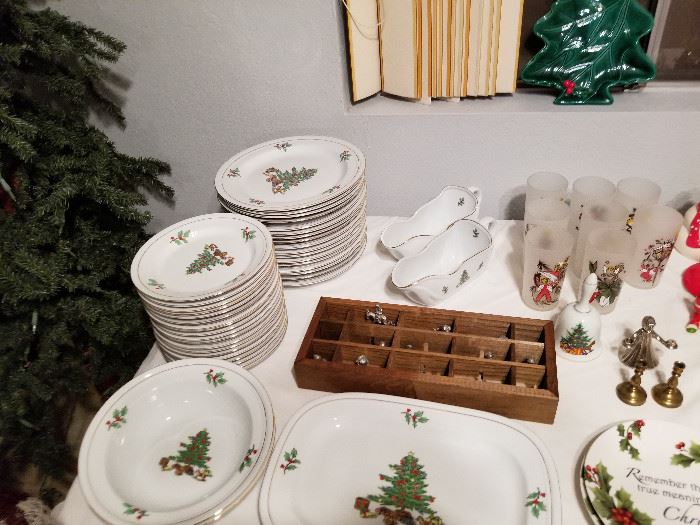 Christmas Plates/Glassware