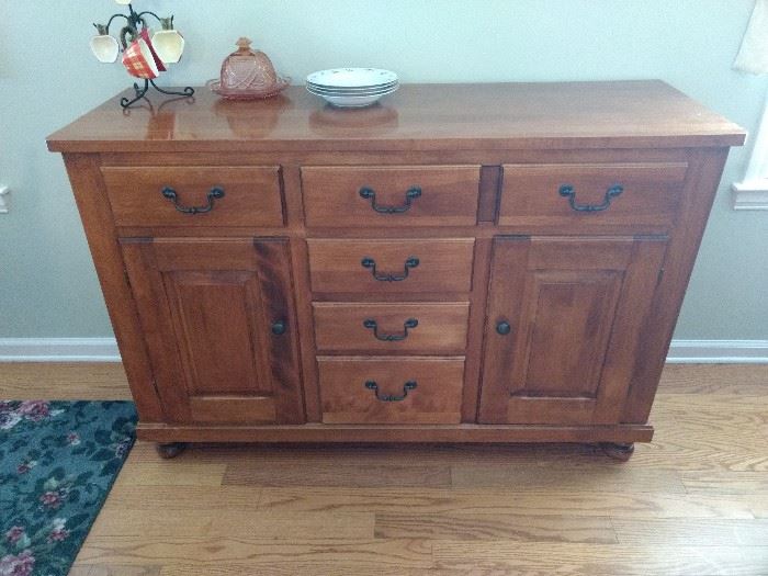 Beautiful buffet in excellent condition!!  