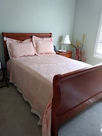Here's another bedroom set! It's really pretty!