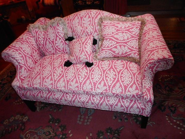 Vintage Custom Made Pink/White Brocade Settee Mahogany Frame with Decorative Pillows