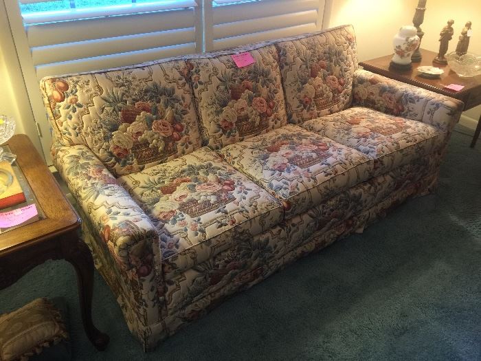 Small sofa in excellent condition!