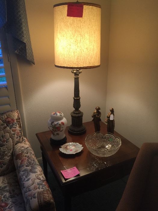 Walnut end table with drawer, vintage lamp