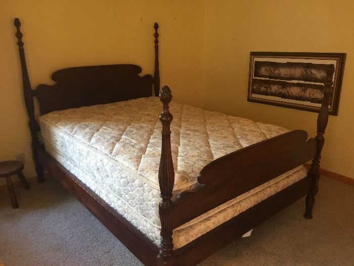 Hand made Mahogany bed frame and mattress set - Ca. 1860