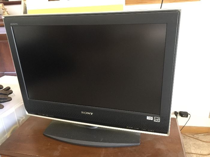 Sony 26" flat screen.  Great for kitchen or smaller space.