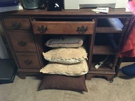 wooden desk, decorative pillows