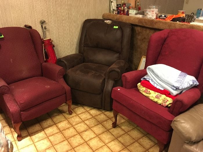 recliners, wing back chair, blankets