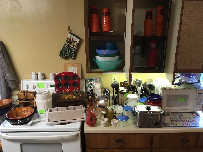 bakeware, microwave, kitchen utensils