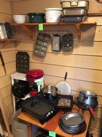 bakeware, small kitchen appliances