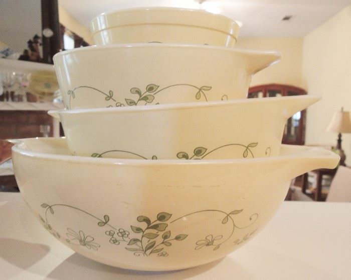 Kitchen Pyrex Cinderella bowls