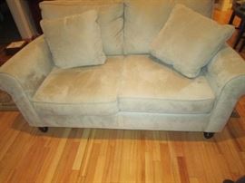 Haverty's grey loveseat