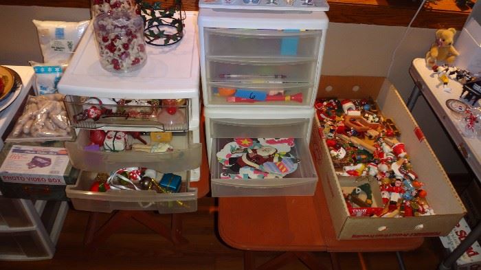 Wide, wide assortment of ornaments.   Paper, wooden, glass, mercury glass, handmade, factory made new, vintage, large small.   Pretty much every kind.    All useable and lovely.   Anything broken or not usable were thrown.     