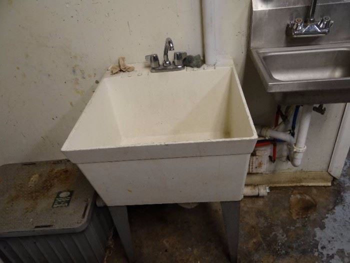 23" Square Mop Sink On Legs