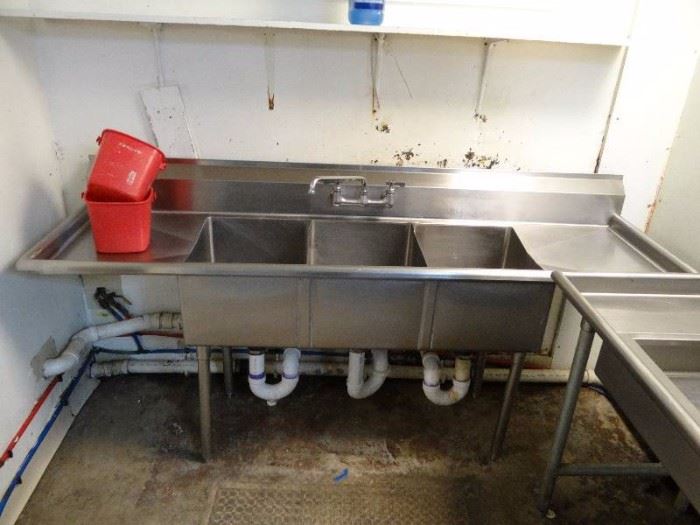 84''x26'' Fully Stainless (3) Bay Sink With Grease ...