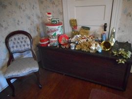 Very nice and unusually large Blanket chest, Vintage Christmas