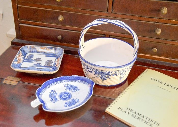 Japanese Imari Dish, Decorative Porcelain / Ceramics