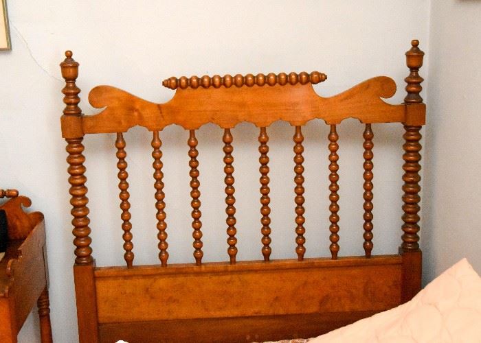 Pair of Antique Turned Spool Spindle Twin Beds