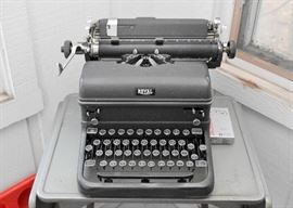 Vintage Royal Manual Typewriter