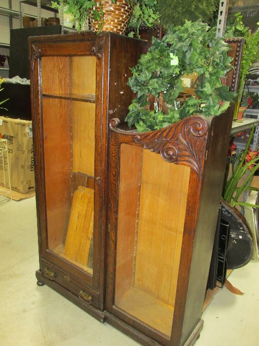 Antique cabinet with removable shelves