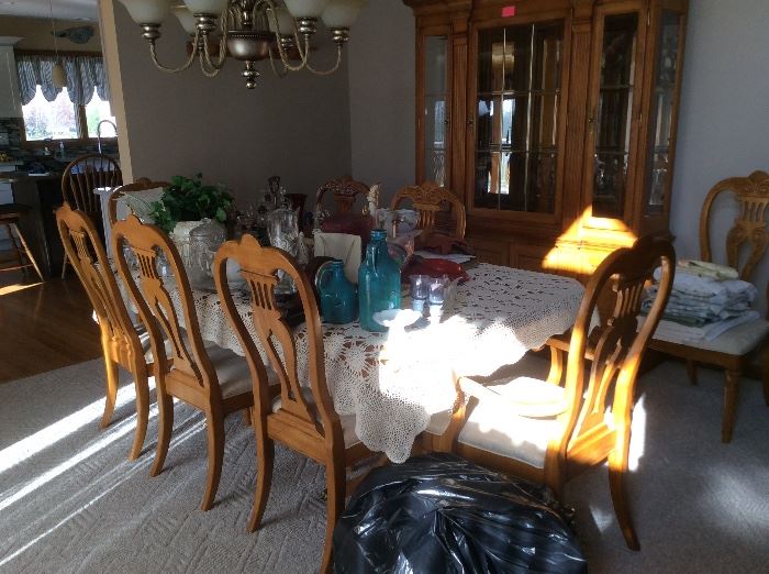 Pristine dining room table, chairs and matching hutch