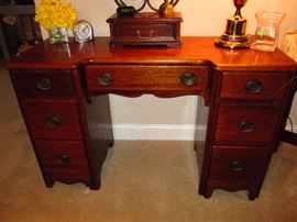 Great Mahogany Sideboard / Vanity
