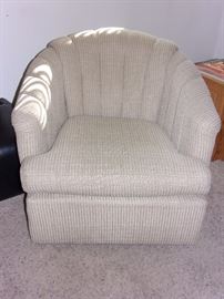 Horseshoe back chair
