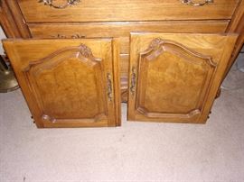 Thomasville amoire with drawers and dividers. Doors need place will do before sale!