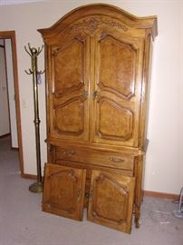 Thomasville amoire with drawers and dividers. Doors need place will do before sale!