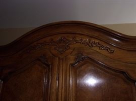 Thomasville amoire with drawers and dividers. Doors need place will do before sale!