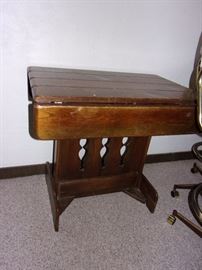 Drop leaf pine table