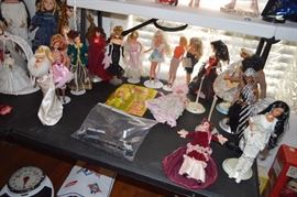 Lots of Barbie's, in and out of boxes, bathroom scale to make sure you always look like Barbie...!