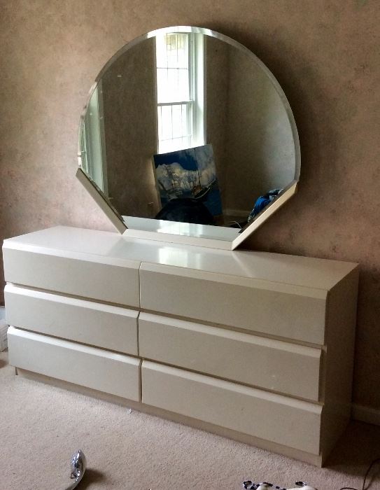 White lacquer dresser with mirror 