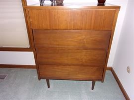 Vintage/MCM 4 drawer chest of drawers and matching 6 drawer dresser with mirror