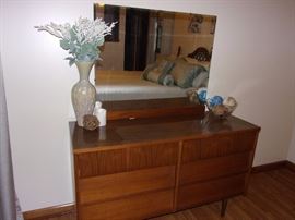 Vintage/MCM 4 drawer chest of drawers and matching 6 drawer dresser with mirror