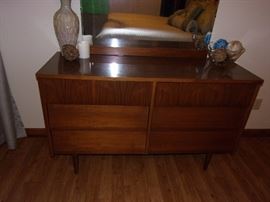 Vintage/MCM 4 drawer chest of drawers and matching 6 drawer dresser with mirror