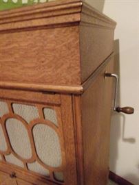 Beautiful Antique Victrola (wound tight)
