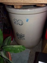 Western stoneware 20 gallon crock with lid and handles