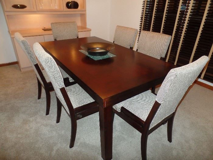 Beautiful dinning room table w/small blue glass insert in center of table and 6 upholstered and wood chairs - Table & chairs in perfect condition! Just in time for your holiday entertaining  