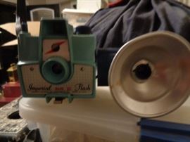 Several vintage cameras - most in original carrying cases