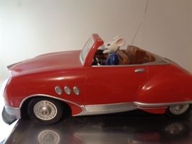 Stuart Little in model roadster