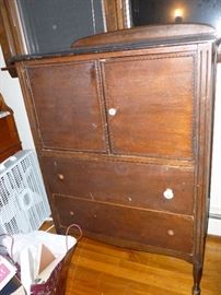 Vintage Chest w/cabinet & drawers