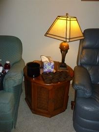 retro end table w/storage