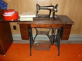 Gorgeous antique Singer Treadle