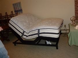 New Queen Size Beauty Rest Mattress on electric Adjustable Base
